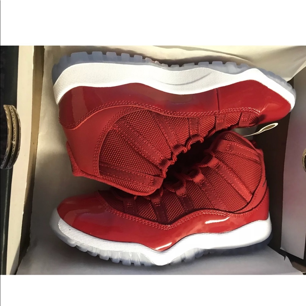 Jordan Retro 11 Shoes size 2.5 youth